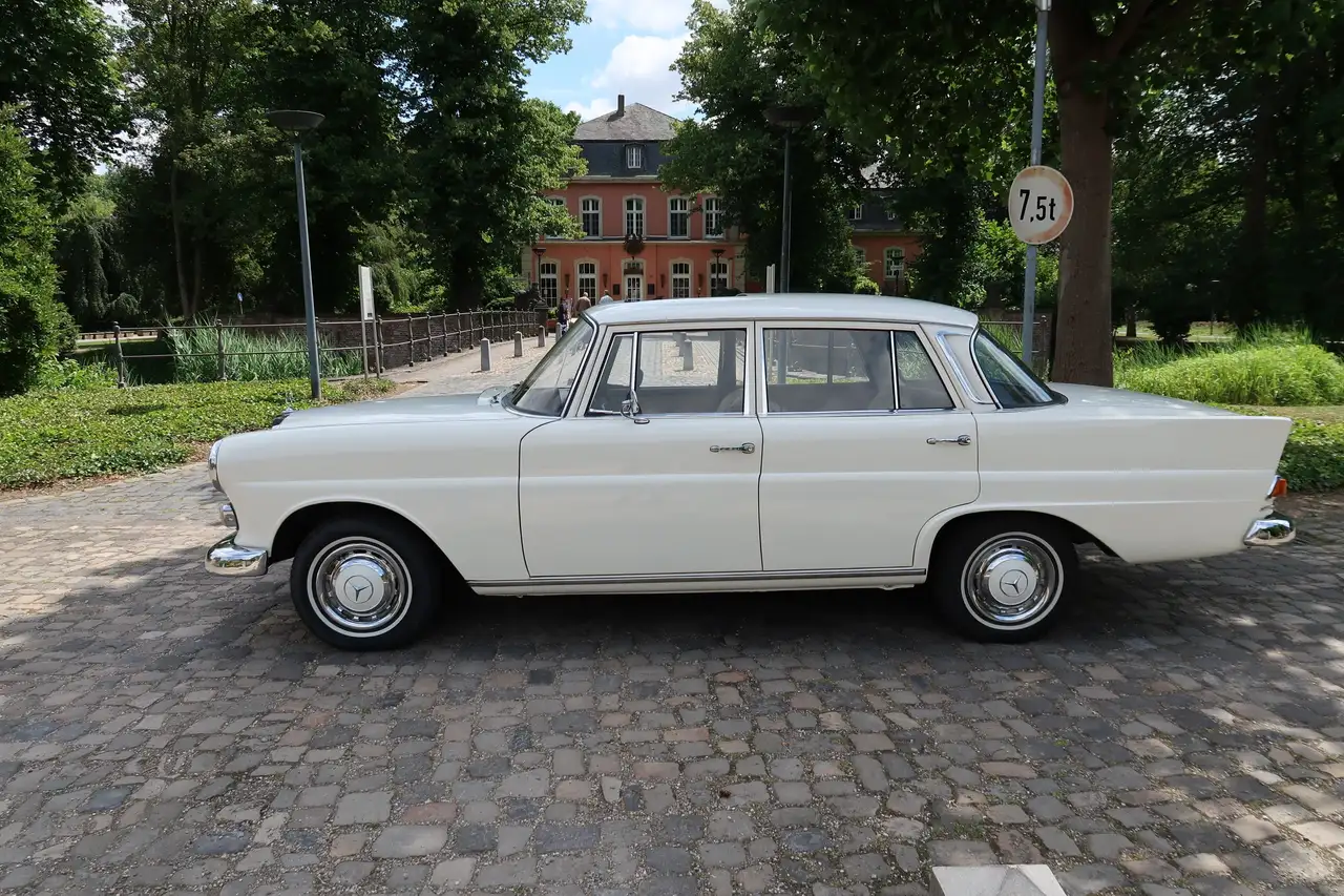 Mercedes-Benz 200 D / 110 Einmalig fast neu, foto 3