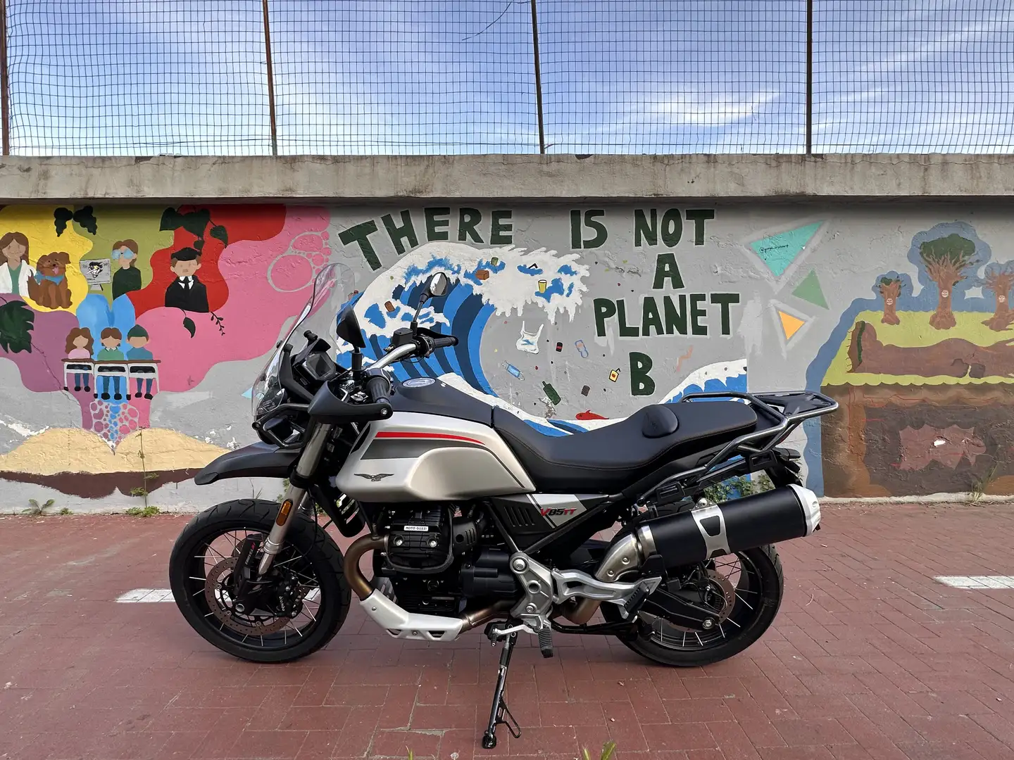 Moto Guzzi V 85 travel - 1