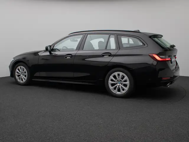 BMW 3 Series view 10