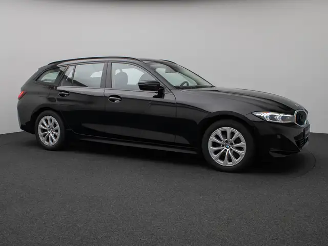 BMW 3 Series view 4