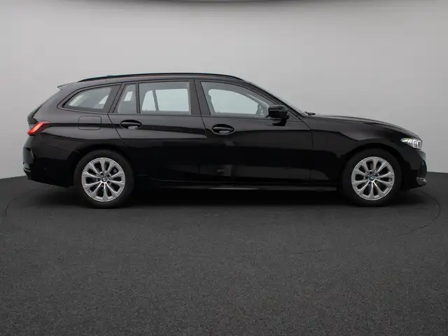 BMW 3 Series view 5