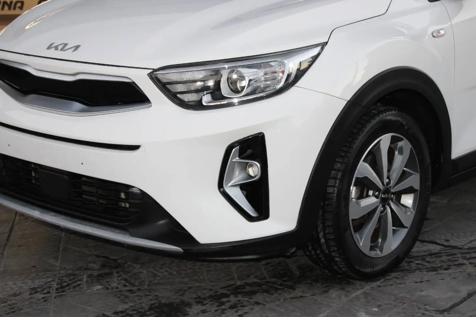 Kia Stonic Stonic 1.0 t-gdi Urban 120cv TELECAMERA & CARPLAY Blanc - 2