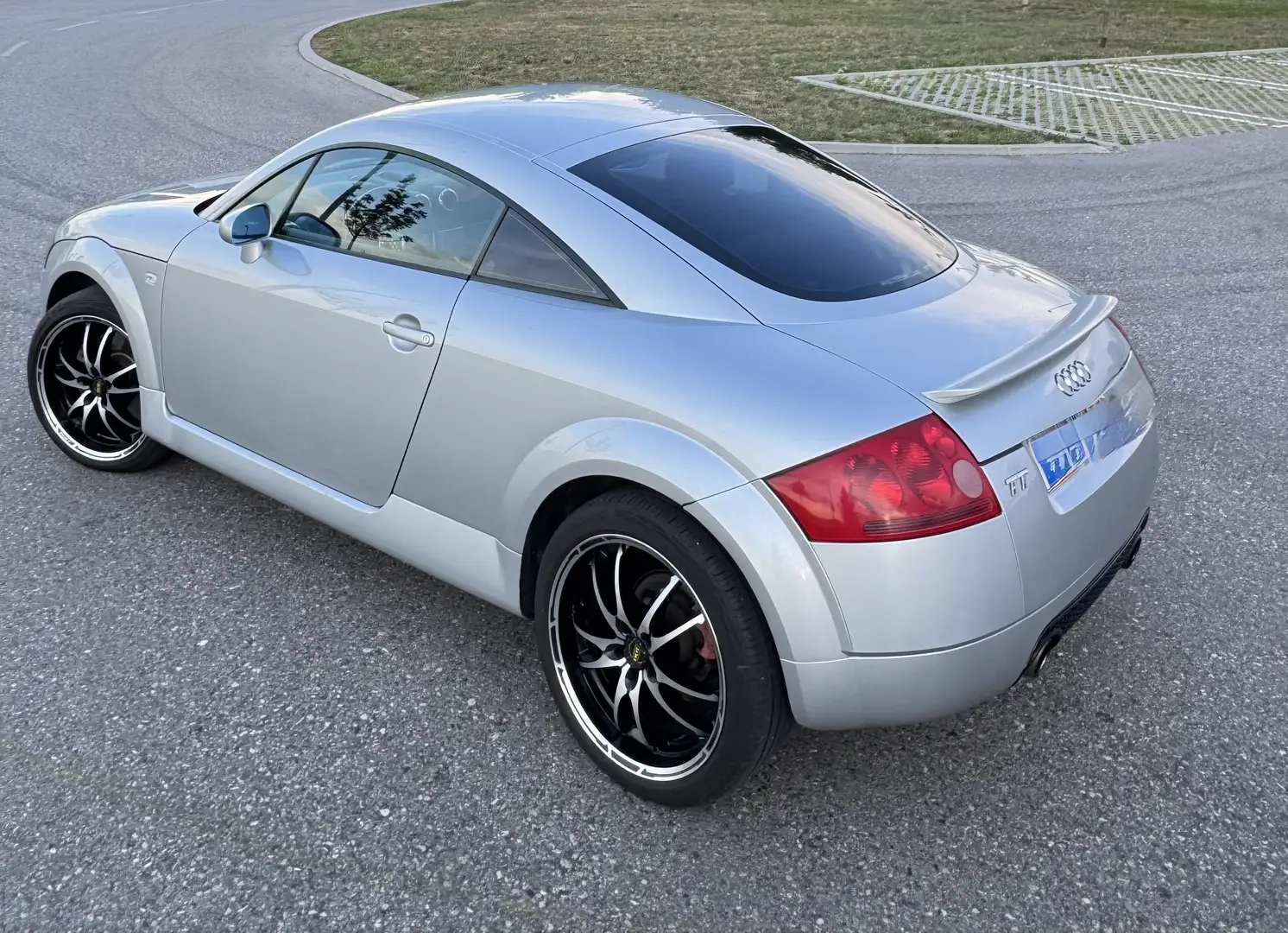 Audi TT Coupé 1,8 T quattro - Allrad - Pickerl 09/27 - 2