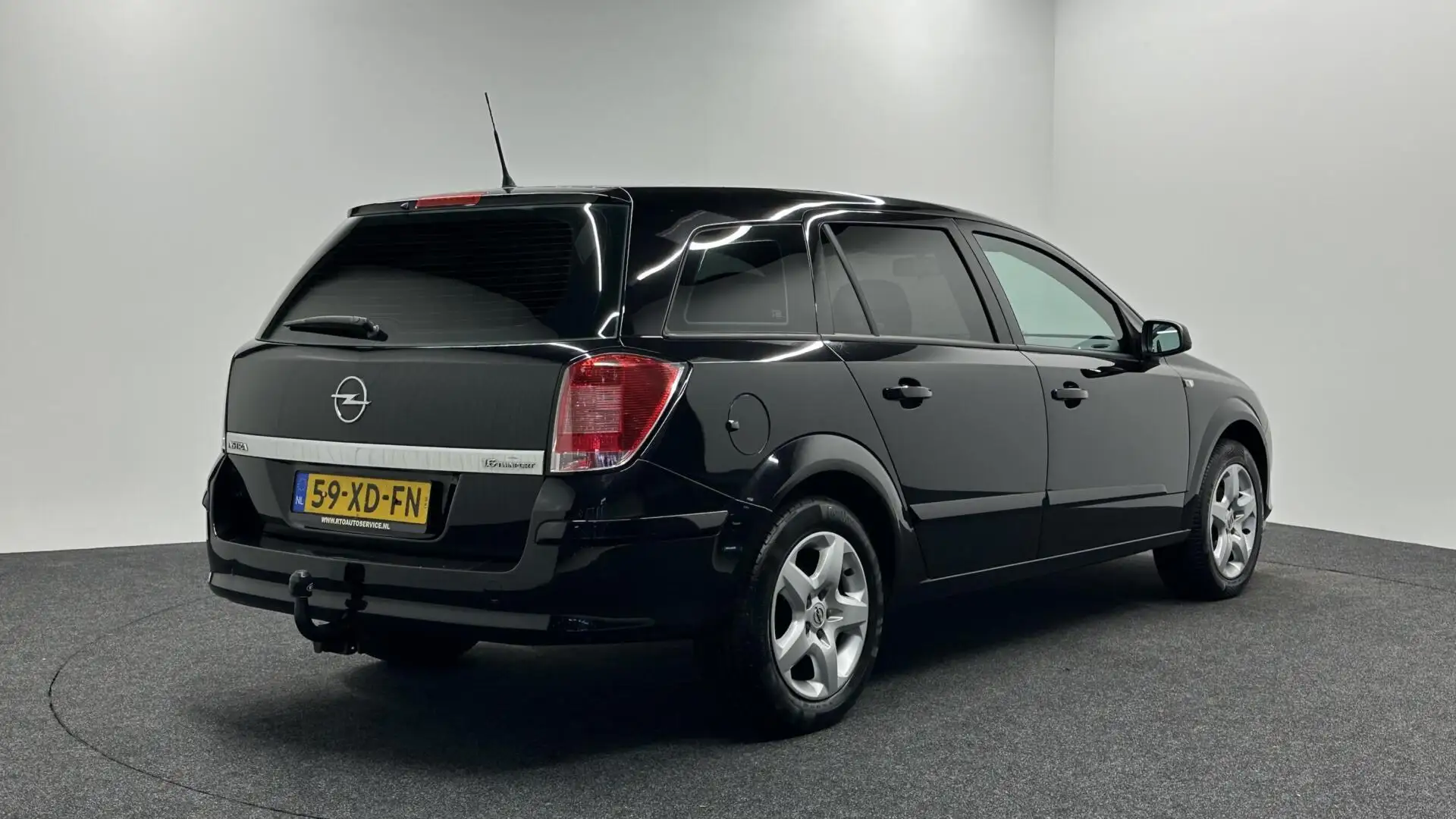 Opel Astra Wagon 1.6 Temptation TREKHAAK AIRCO CRUISE. Noir - 2