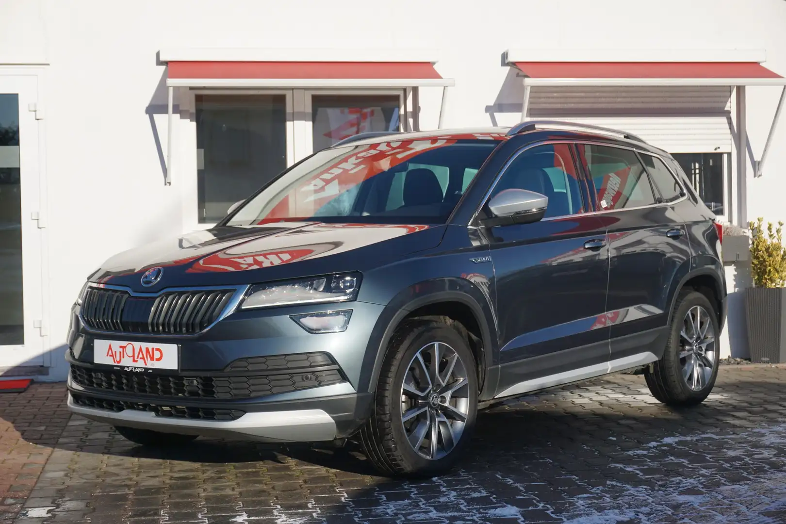 Skoda Karoq Scout 1.5 TSI DSG LED Navi Kamera AHK ACC Gris - 2