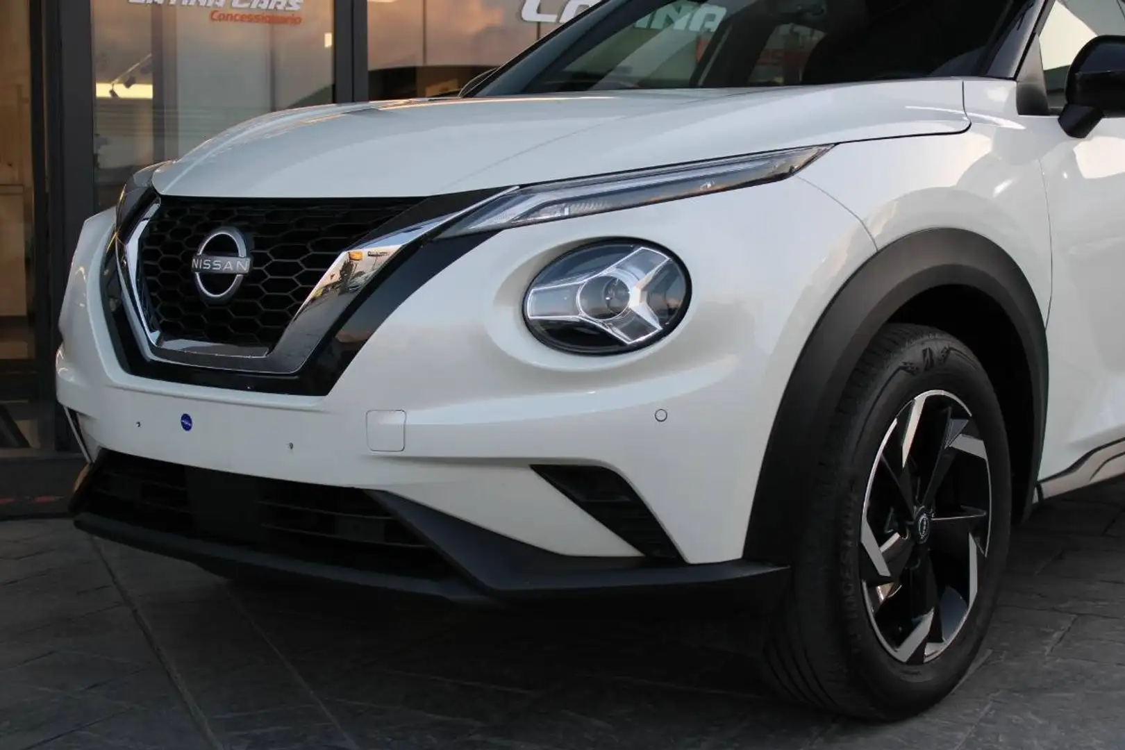 Nissan Juke 1.0 dig-t N-Connecta (Shadow) 114cv con CarPlay Bianco - 2