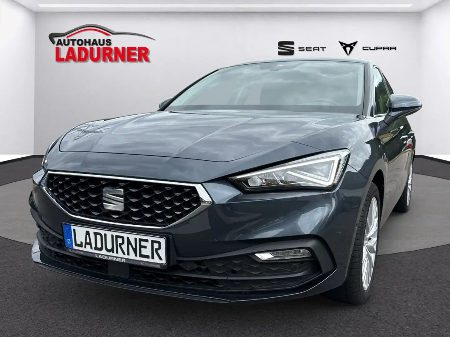 SEAT Leon Xcellence 1.4 e-HYBRID DSG Navi ACC LED SHZ Grijs - 2