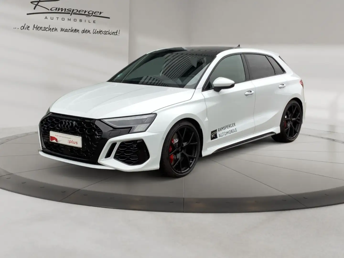 Audi RS3 Matrix Pano B&O RS-AGA 280kmh Weiß - 2