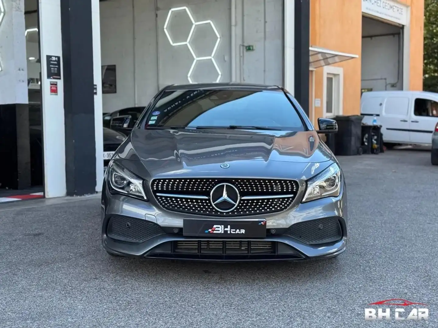 Mercedes-Benz CLA 180 Classe 180 1.6i 122cv FASCINATION 7G-DCT / CARBONE Gris - 2