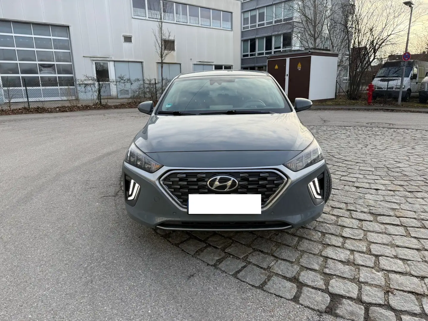 Hyundai IONIQ Prime Plug-In Hybrid Grau - 2