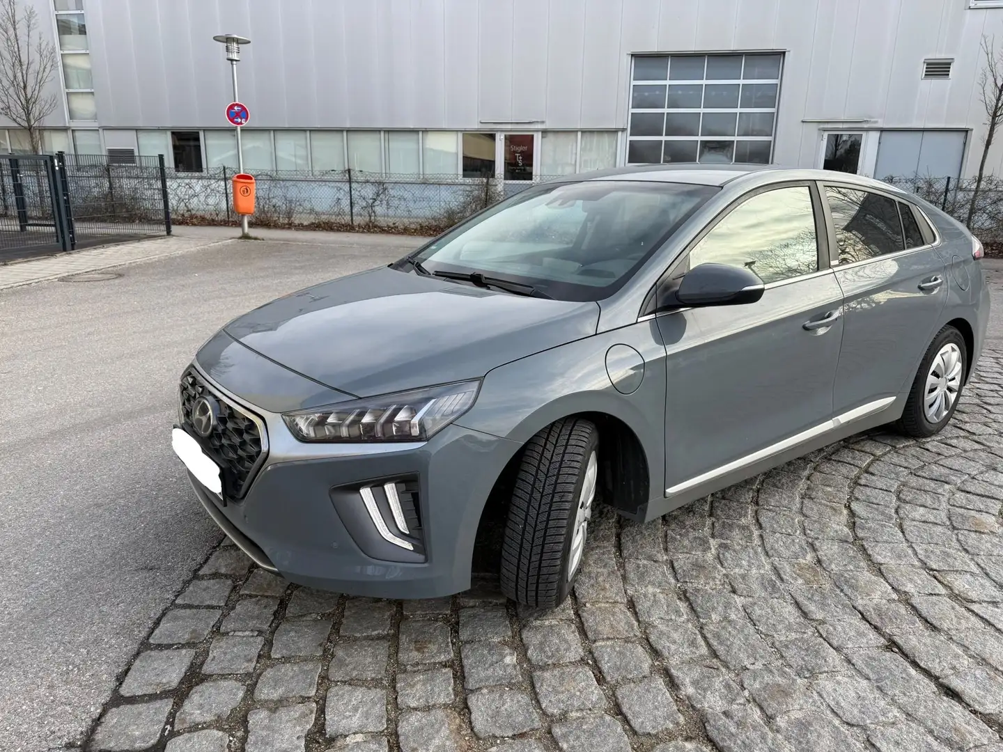 Hyundai IONIQ Prime Plug-In Hybrid Grau - 1