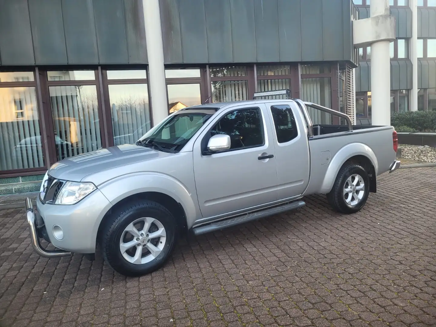 Nissan Navara King Cab SE 4X4 Nur 134 TKM-AHK-STANDHEIZUNG-LKW Z Grau - 2