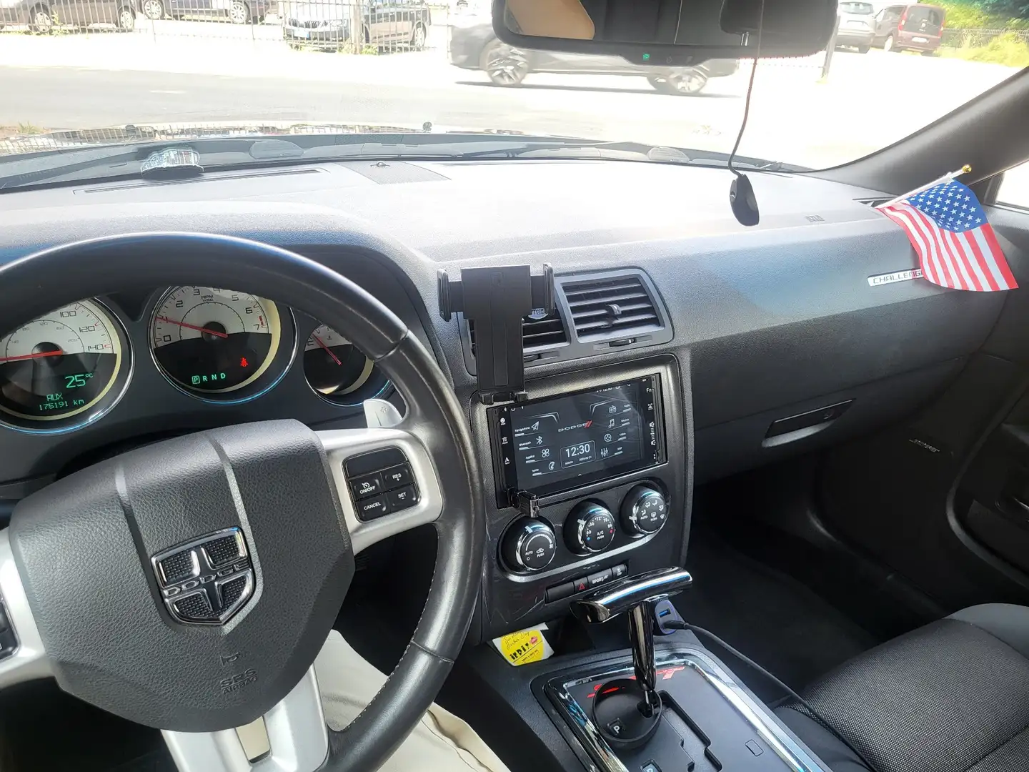 Dodge Challenger sxt - 2