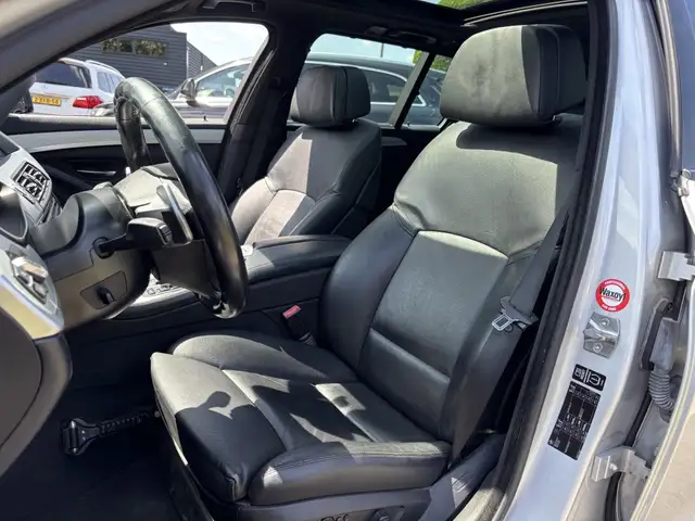 BMW 5 Series view 13