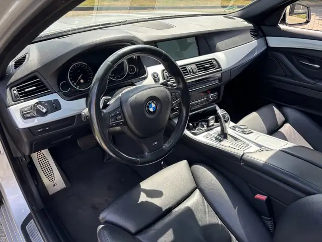 BMW 5 Series view 14