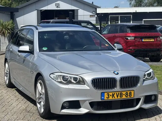 BMW 5 Series view 3