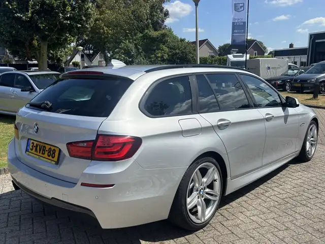 BMW 5 Series view 5