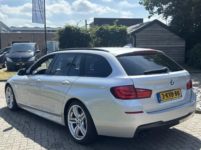 BMW 5 Series view 7