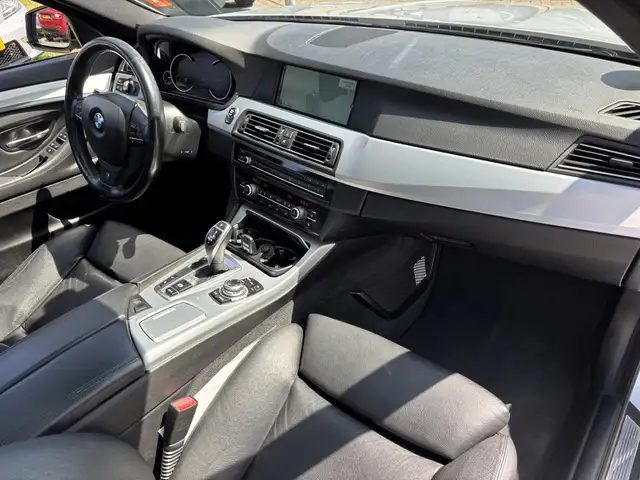 BMW 5 Series view 11