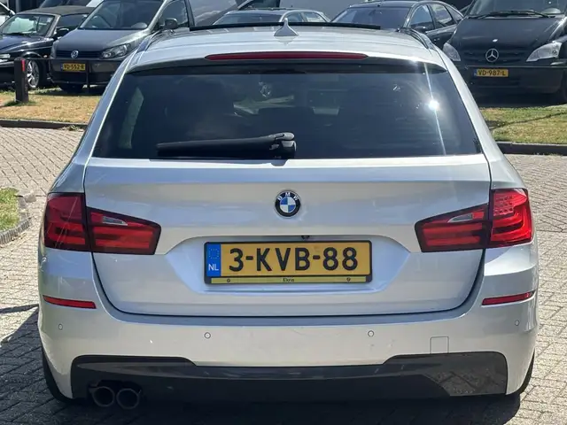 BMW 5 Series view 6