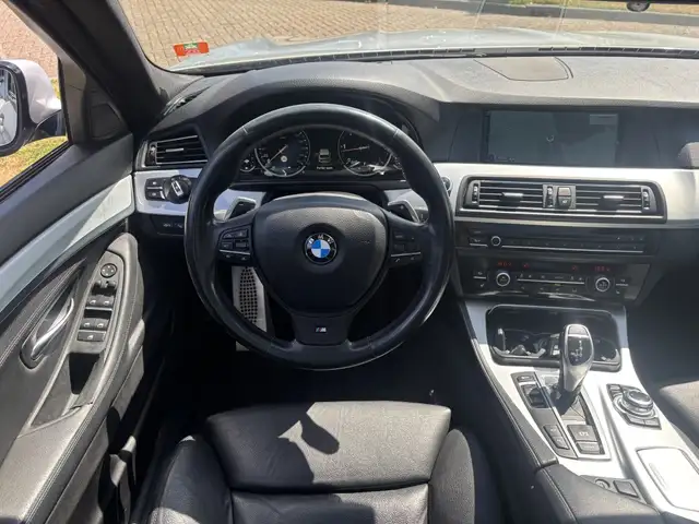 BMW 5 Series view 10