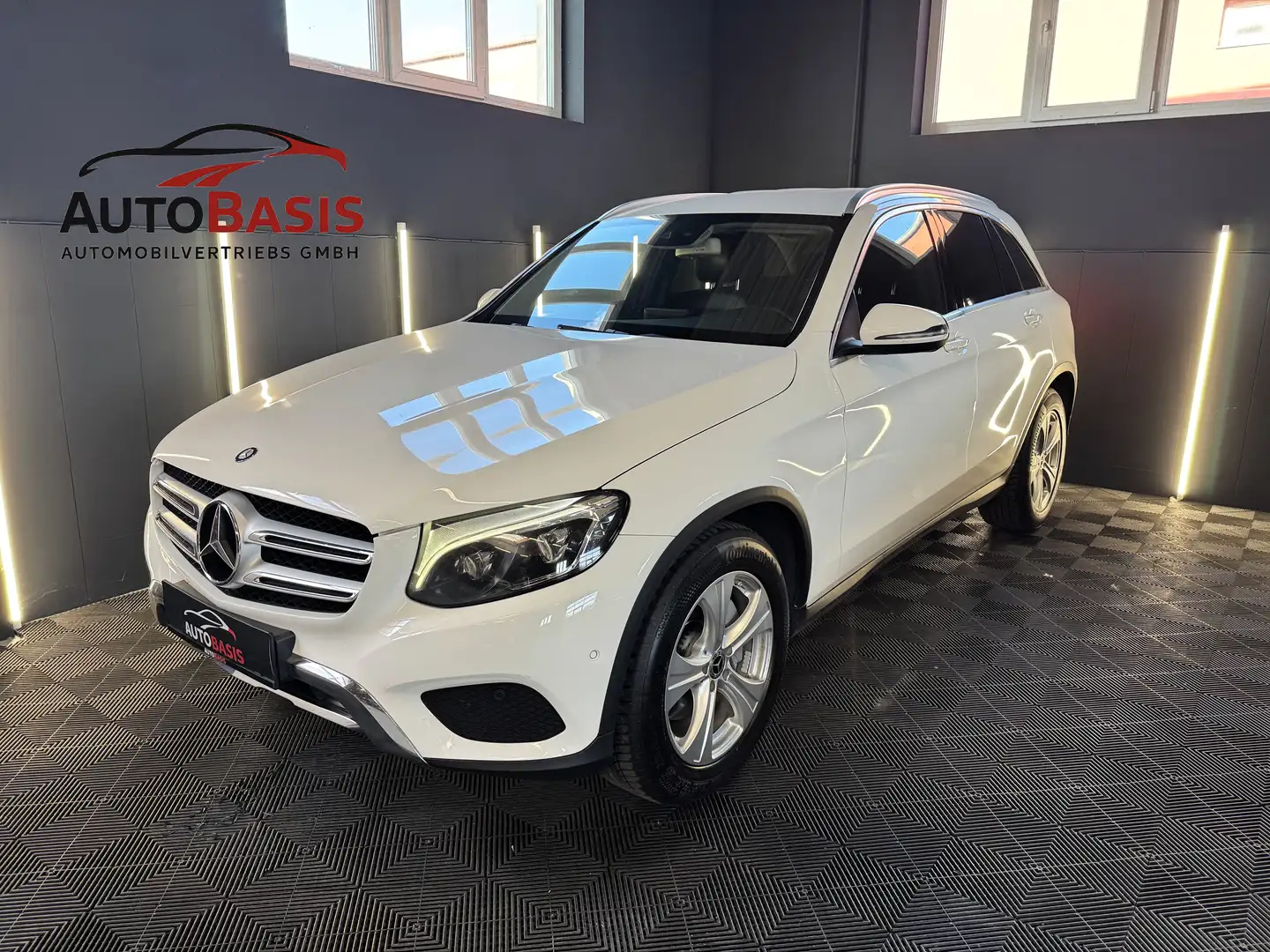 Mercedes-Benz GLC 220 GLC 220d 4Matic 1.Besitz/AHK/LED/Offroad-Paket/SHZ Weiß - 1