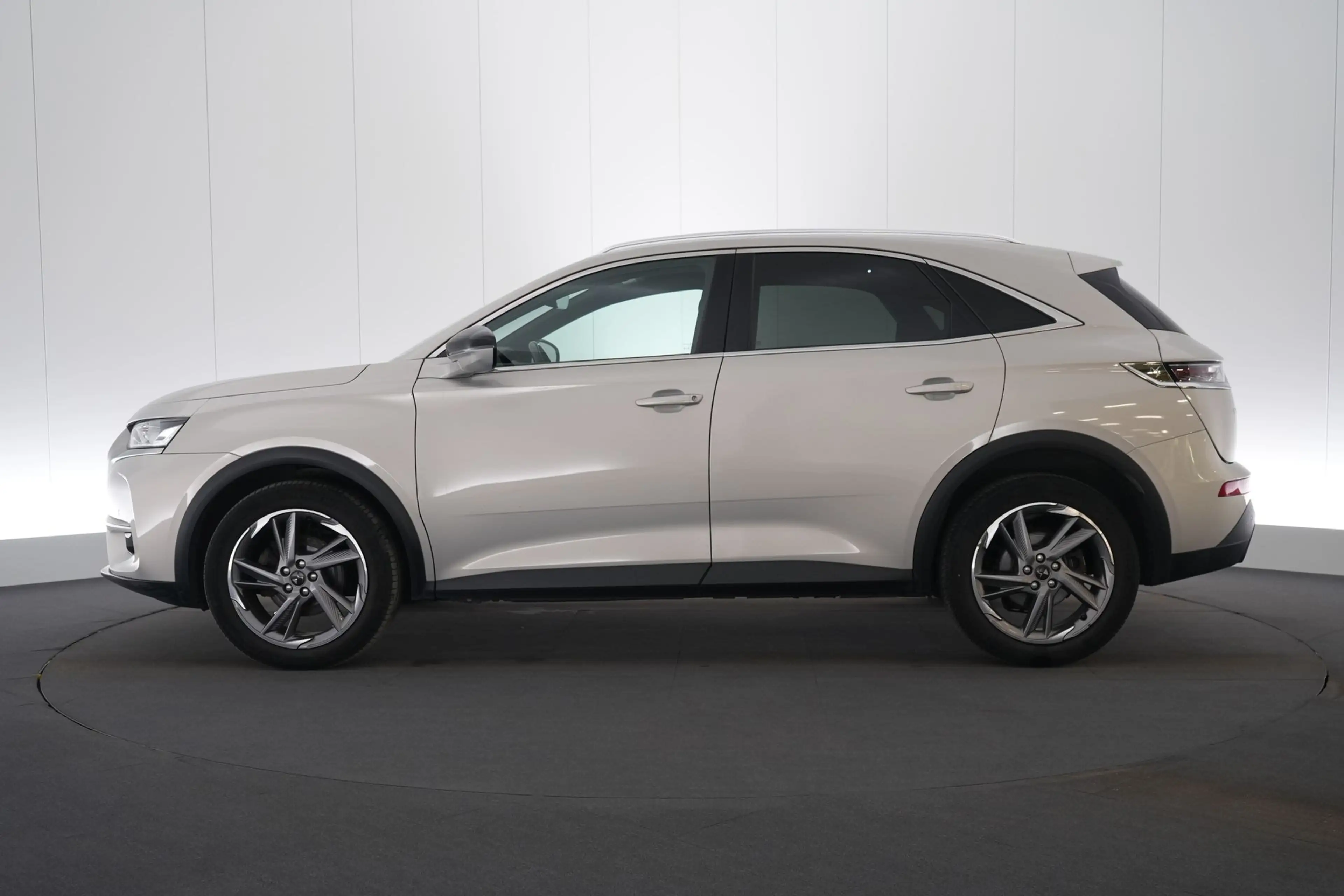 DS Automobiles DS 7 1.5 EAT8 BlueHDi Bastille XENON GPS PDC CAM Keyles — photo 11