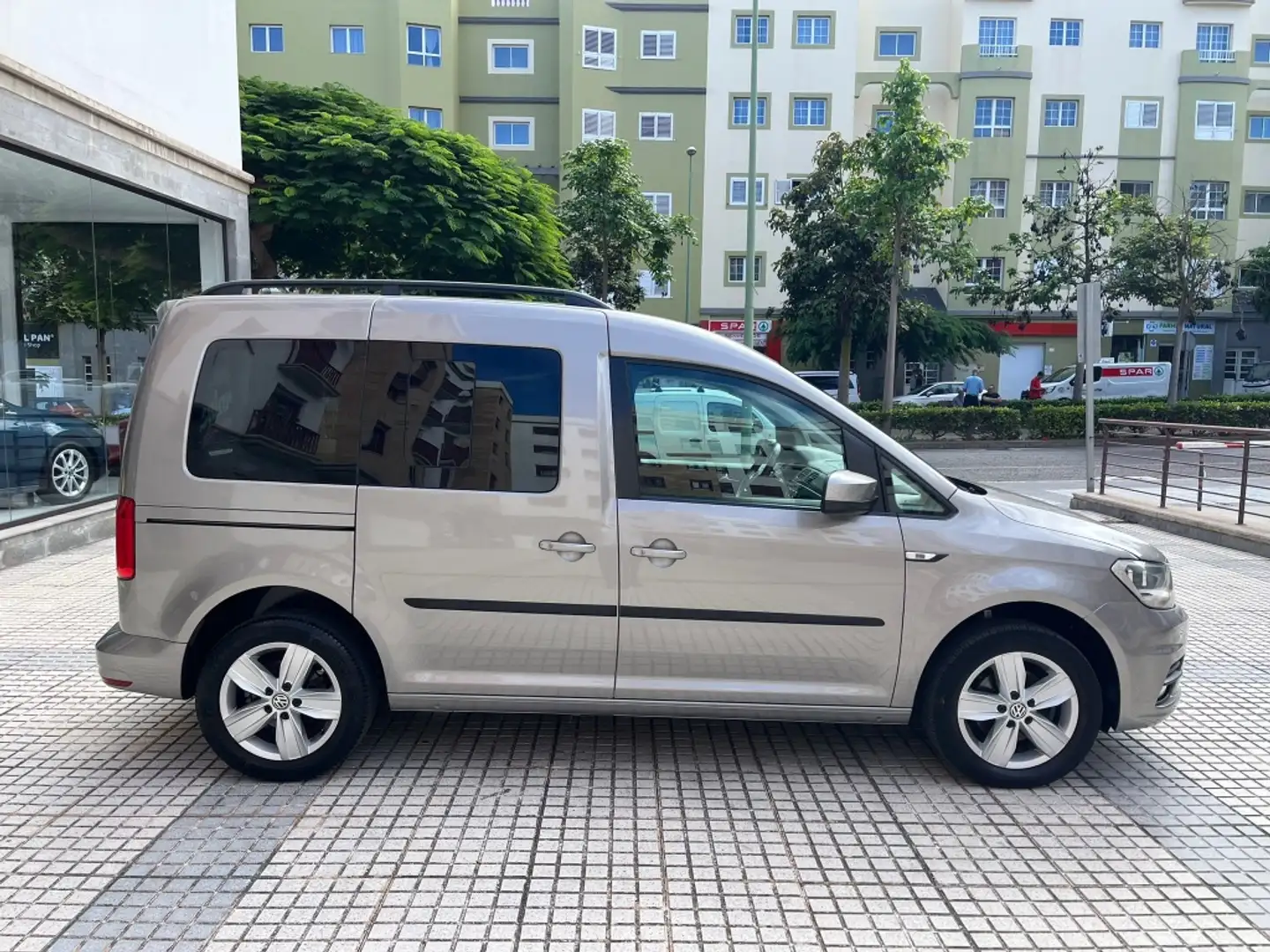 Volkswagen Caddy 2.0TDI Kombi 75kW Brun - 2