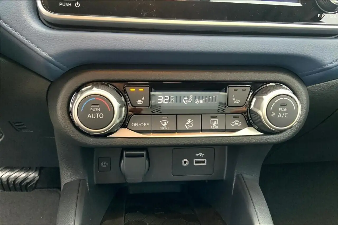 Nissan Versa снимка Nissan Versa