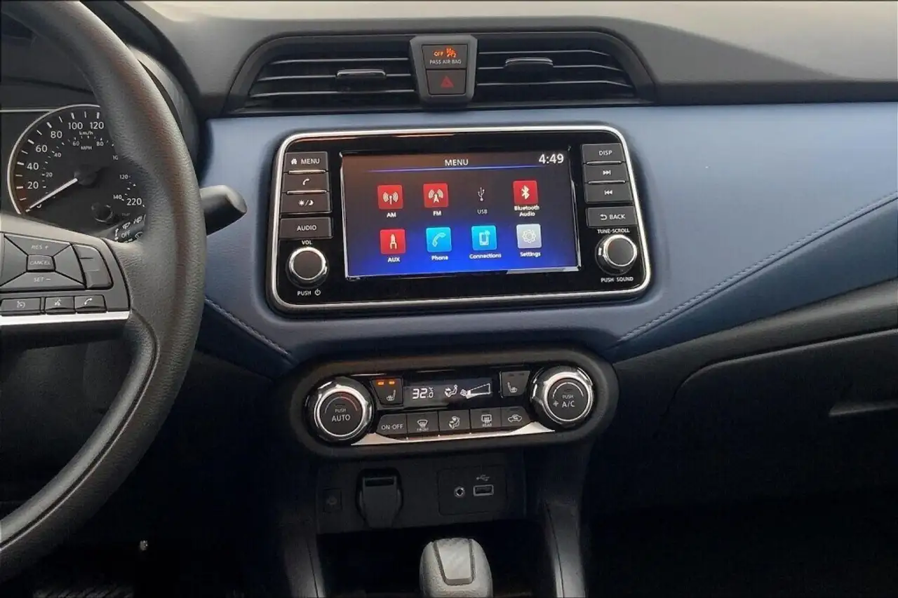 Nissan Versa снимка Nissan Versa
