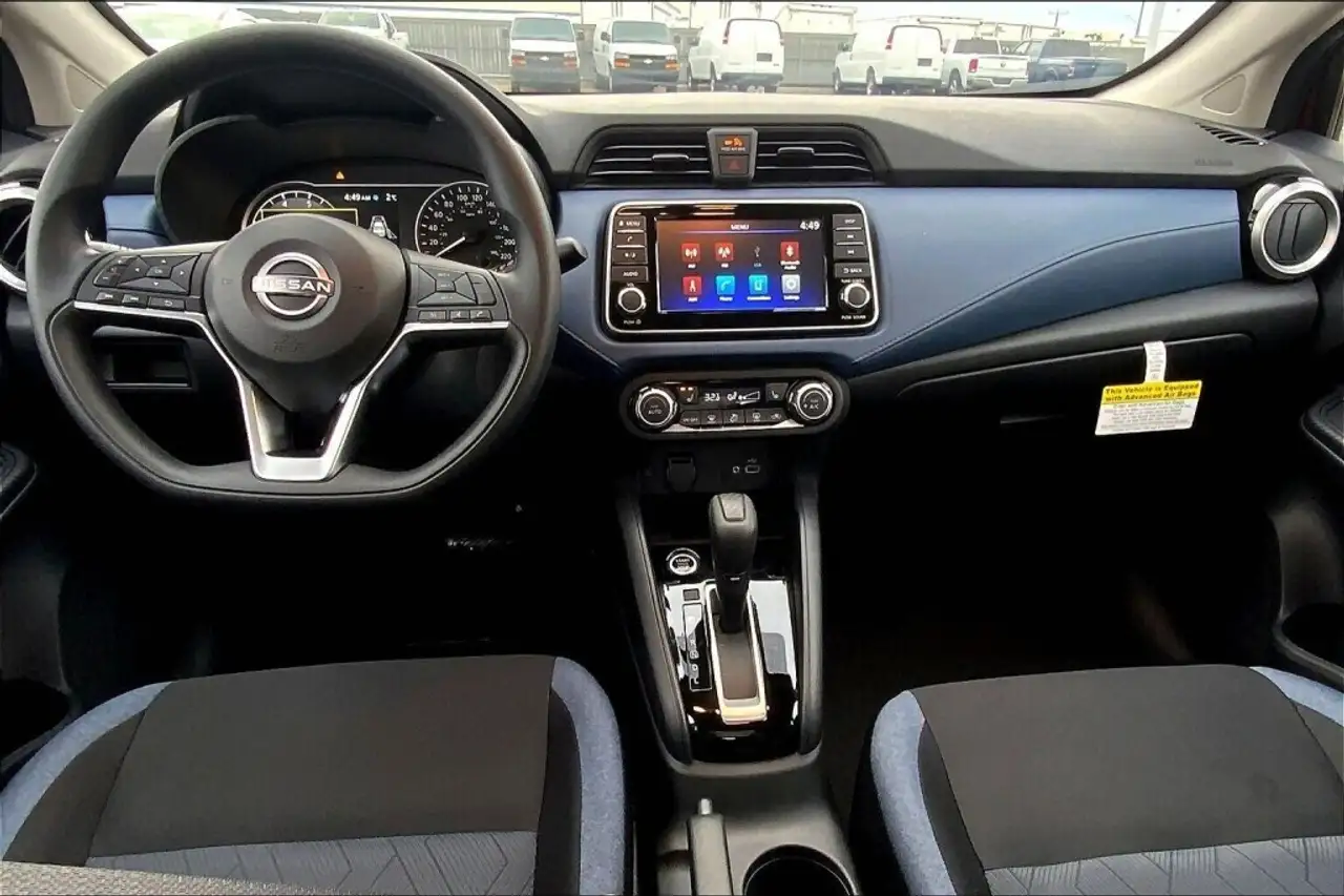 Nissan Versa снимка Nissan Versa