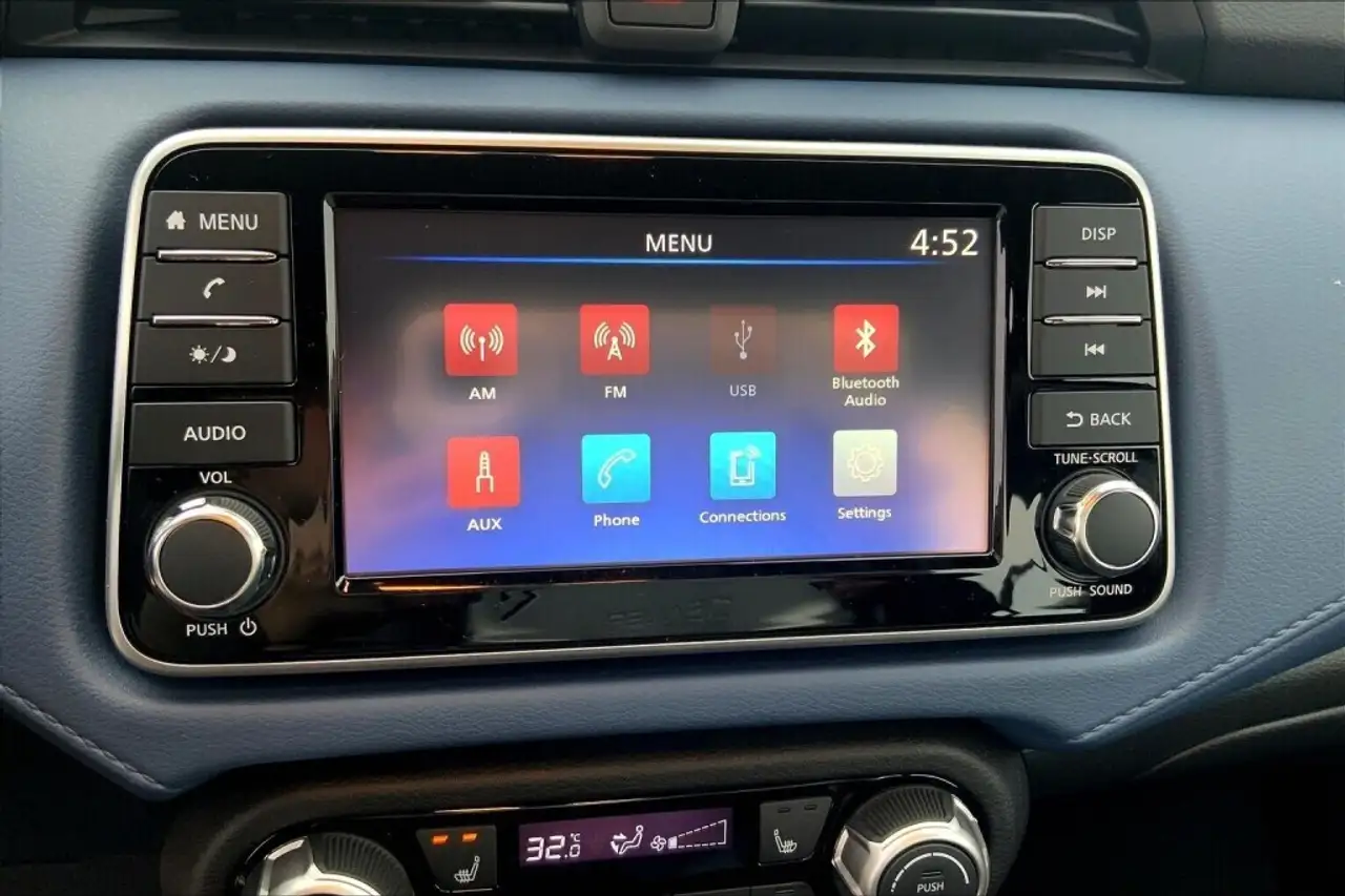 Nissan Versa снимка Nissan Versa