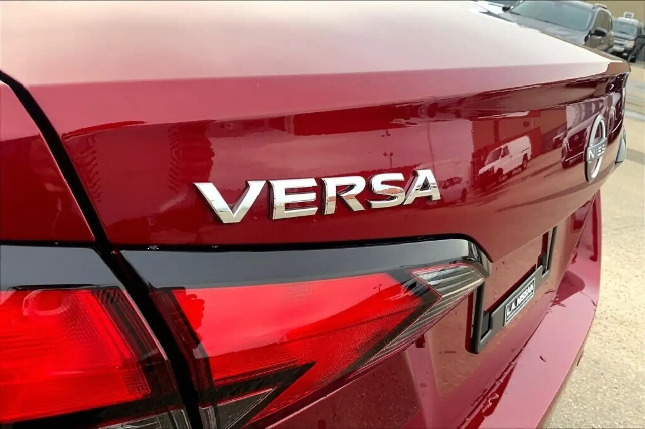 Nissan Versa снимка Nissan Versa
