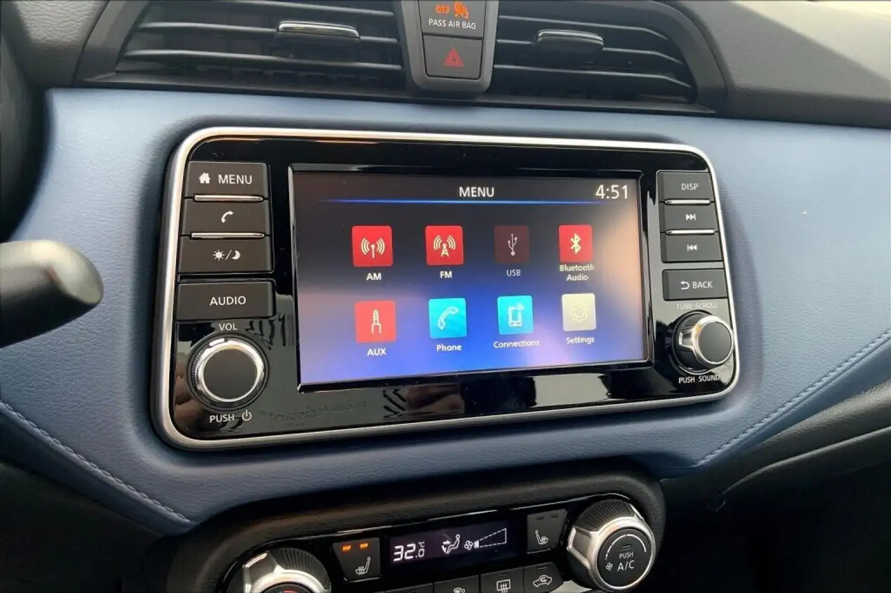 Nissan Versa снимка Nissan Versa