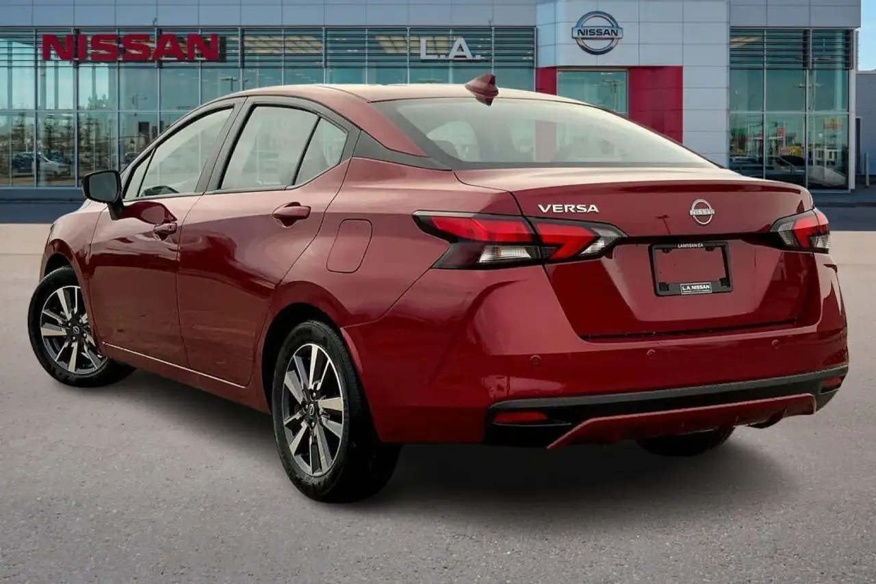 Nissan Versa снимка Nissan Versa