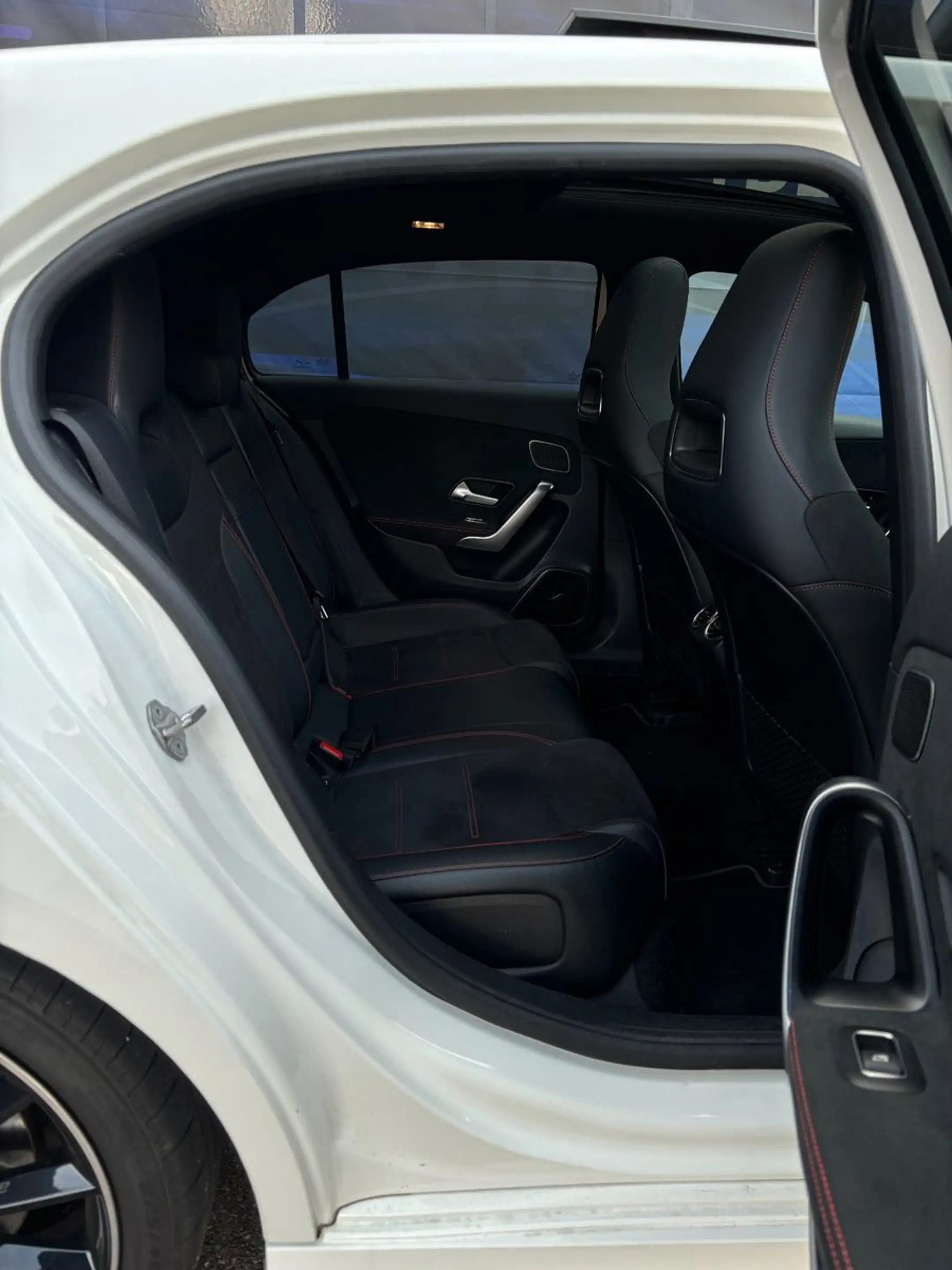 Mercedes-Benz A 250 AMG Line — photo 12