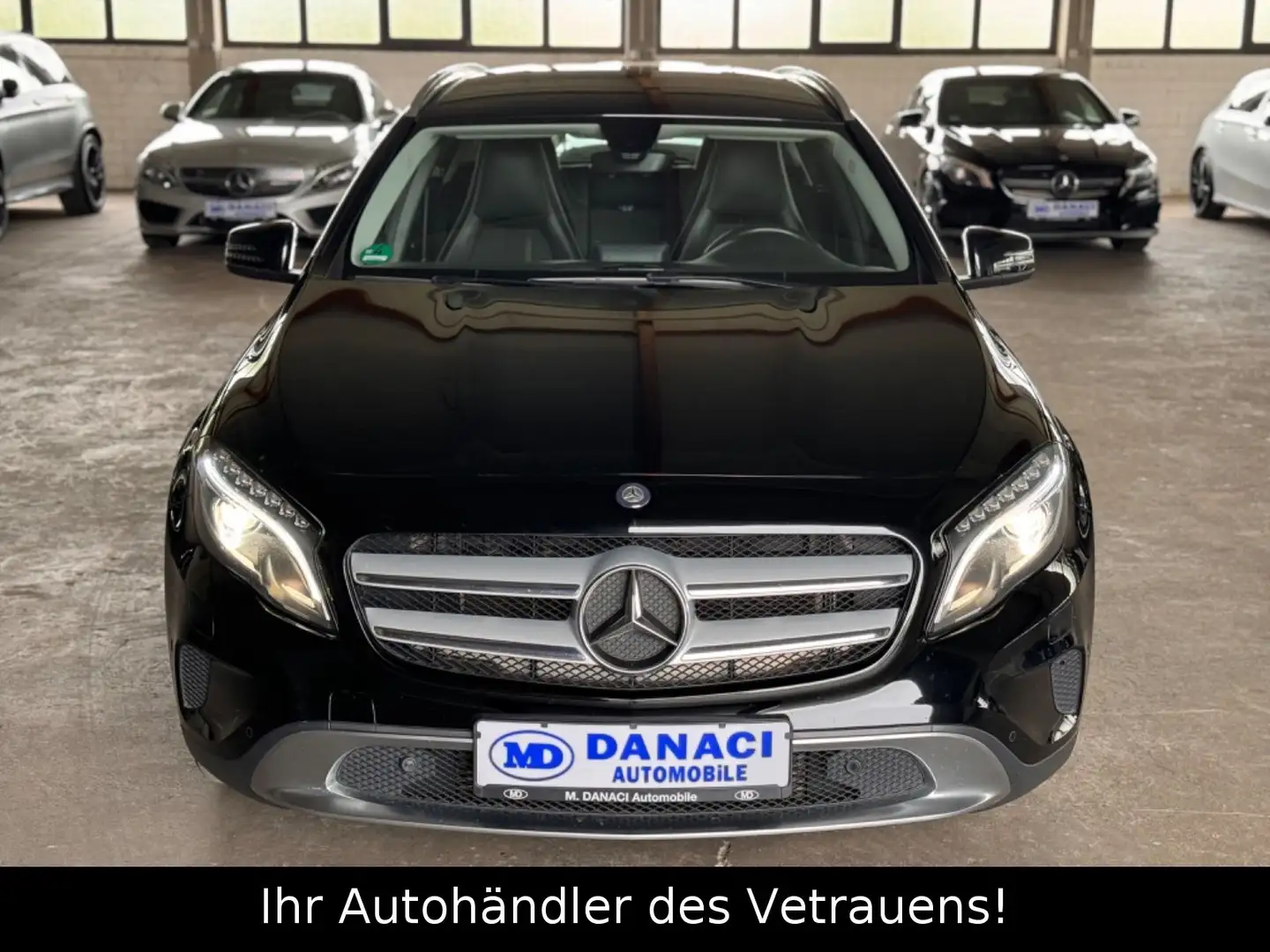 Mercedes-Benz GLA 220 GLA  220CDI*1-Hand*NAVI*Xenon*PDC*8-Fach Bereift Schwarz - 2