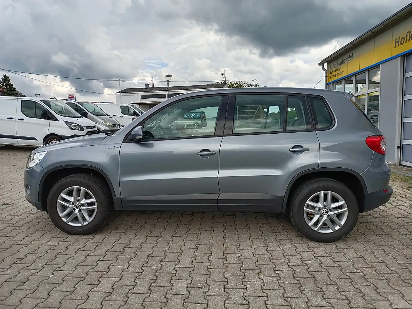 Volkswagen Tiguan 2,0 TDI CR DPF 4Motion Trend&Fun neuer Turbo, K... Grau - 2