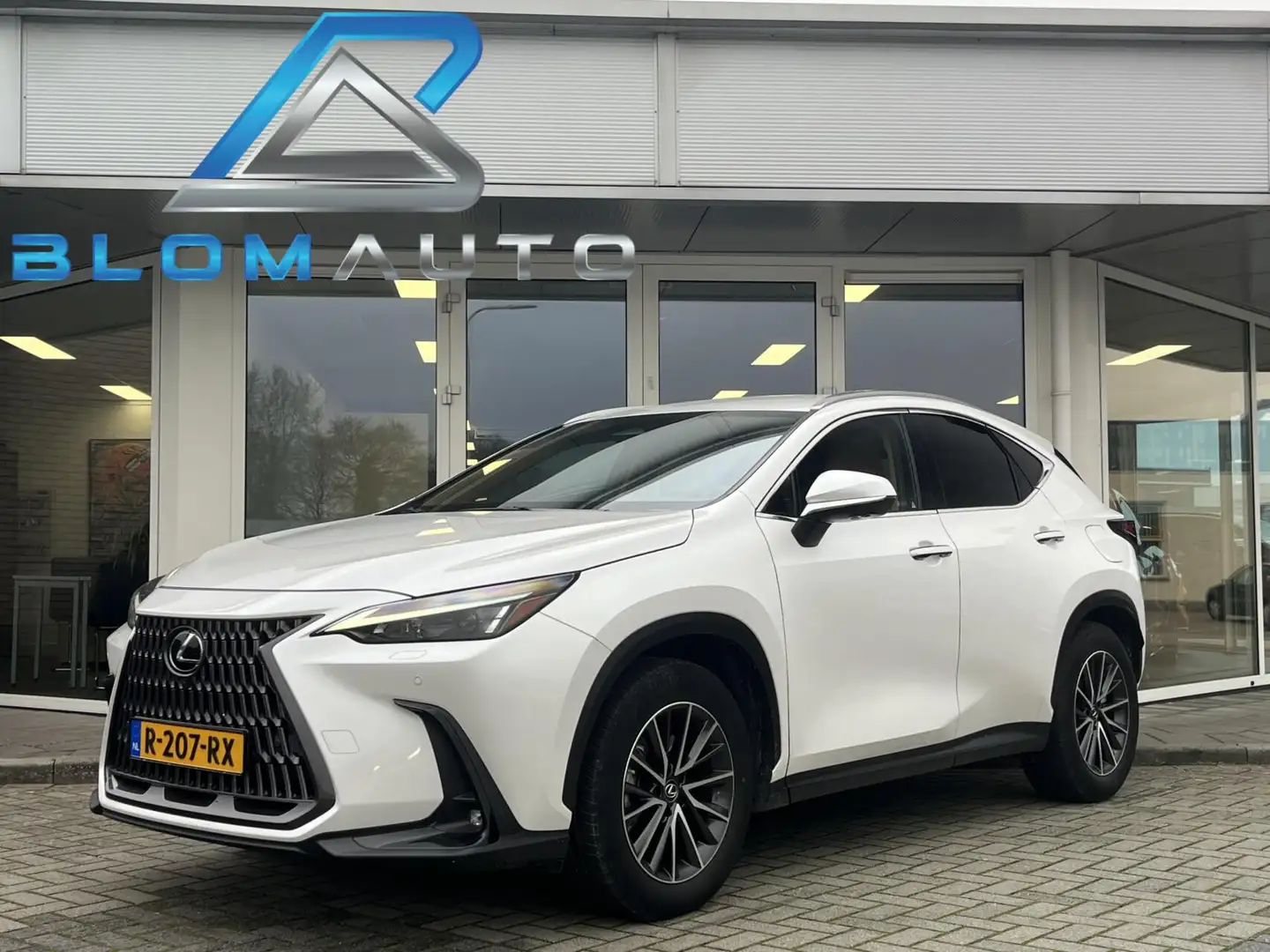 Lexus NX 350h AWD Launch Edition 242PK TREKHAAK+STOELKOELING Weiß - 1