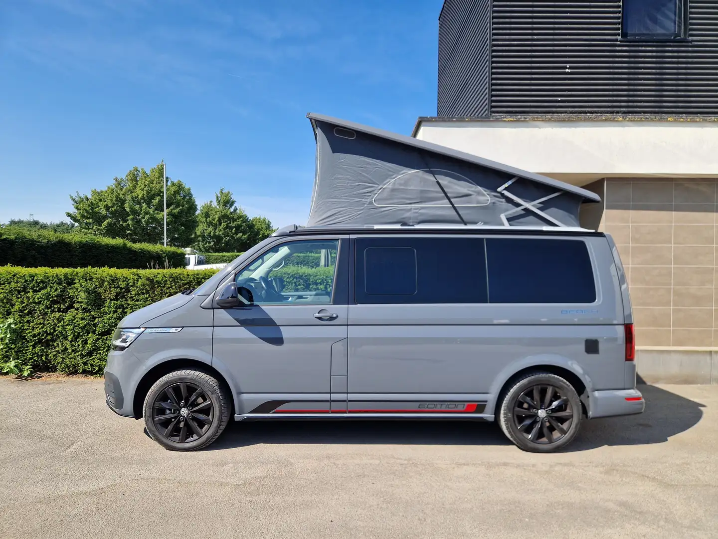 Volkswagen T6.1 California Beach 2.0 TDi  DSG Edition - Luifel - Camera - App Grijs - 2