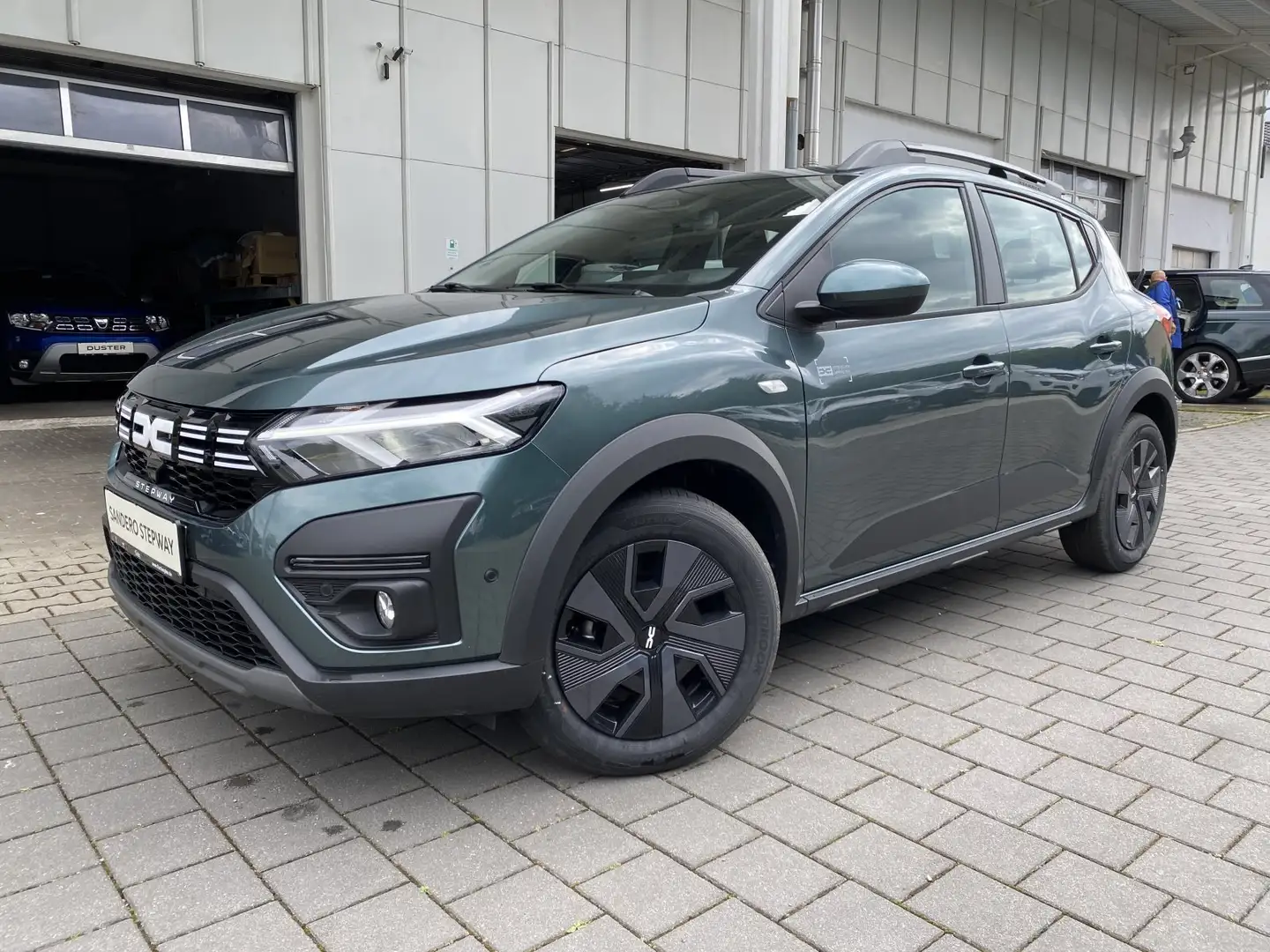 Dacia Sandero Stepway TCe 90 Expression SHZ Navi PDC RFK Groen - 1