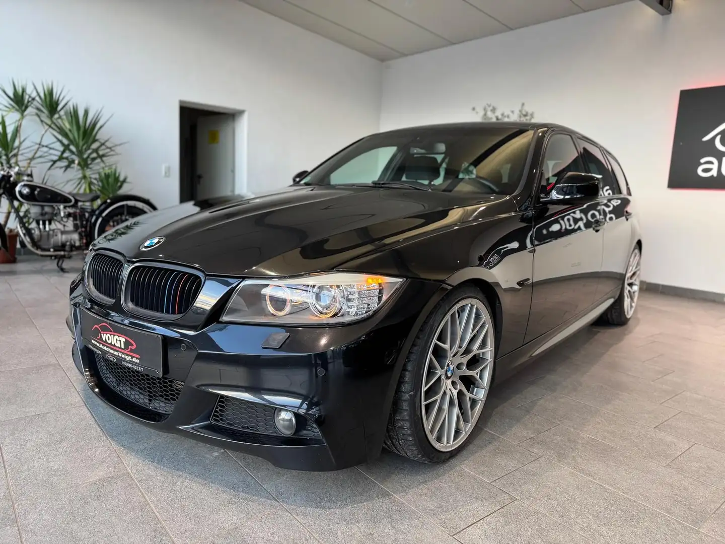 BMW 320 d Touring Edition M-Paket 19 Zoll Schwarz - 2