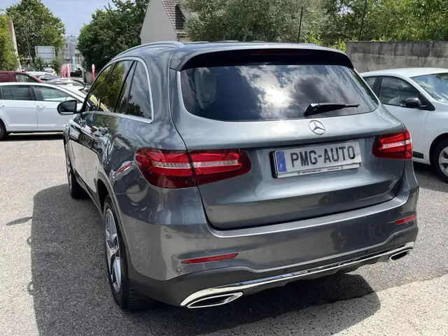 Mercedes-Benz GLC view 3