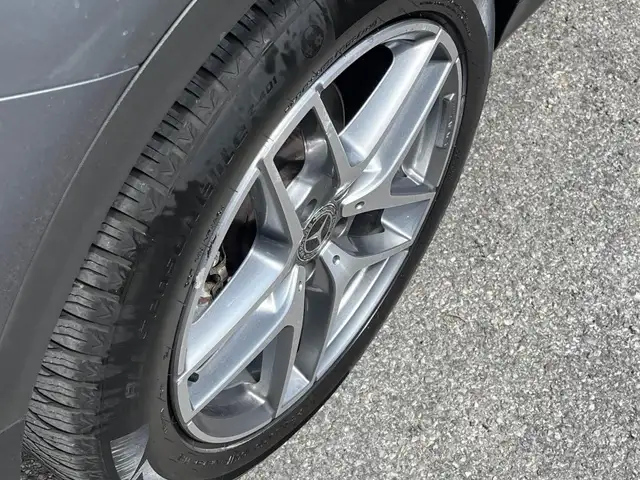 Mercedes-Benz GLC view 12