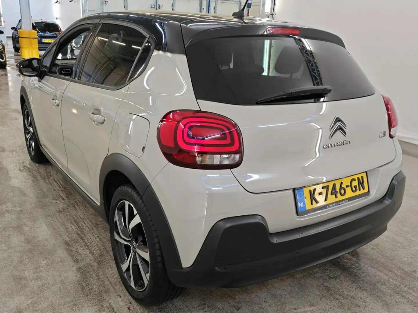 Citroen C3 1.2 PureTech Shine 1e Eigenaar | Volledig Onderh | Grijs - 2
