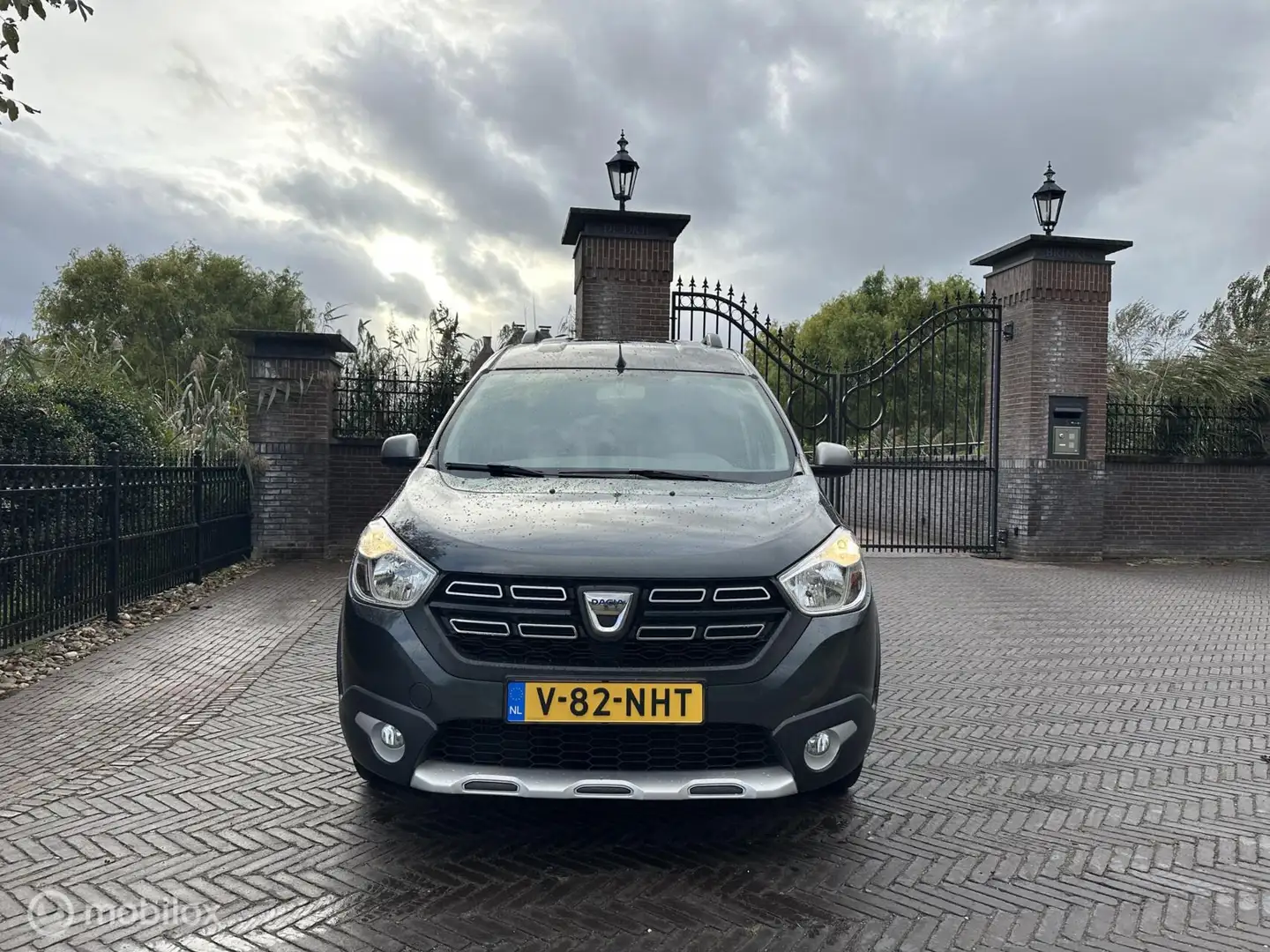 Dacia Dokker combi 1.2 TCe Lauréate Grijs - 2