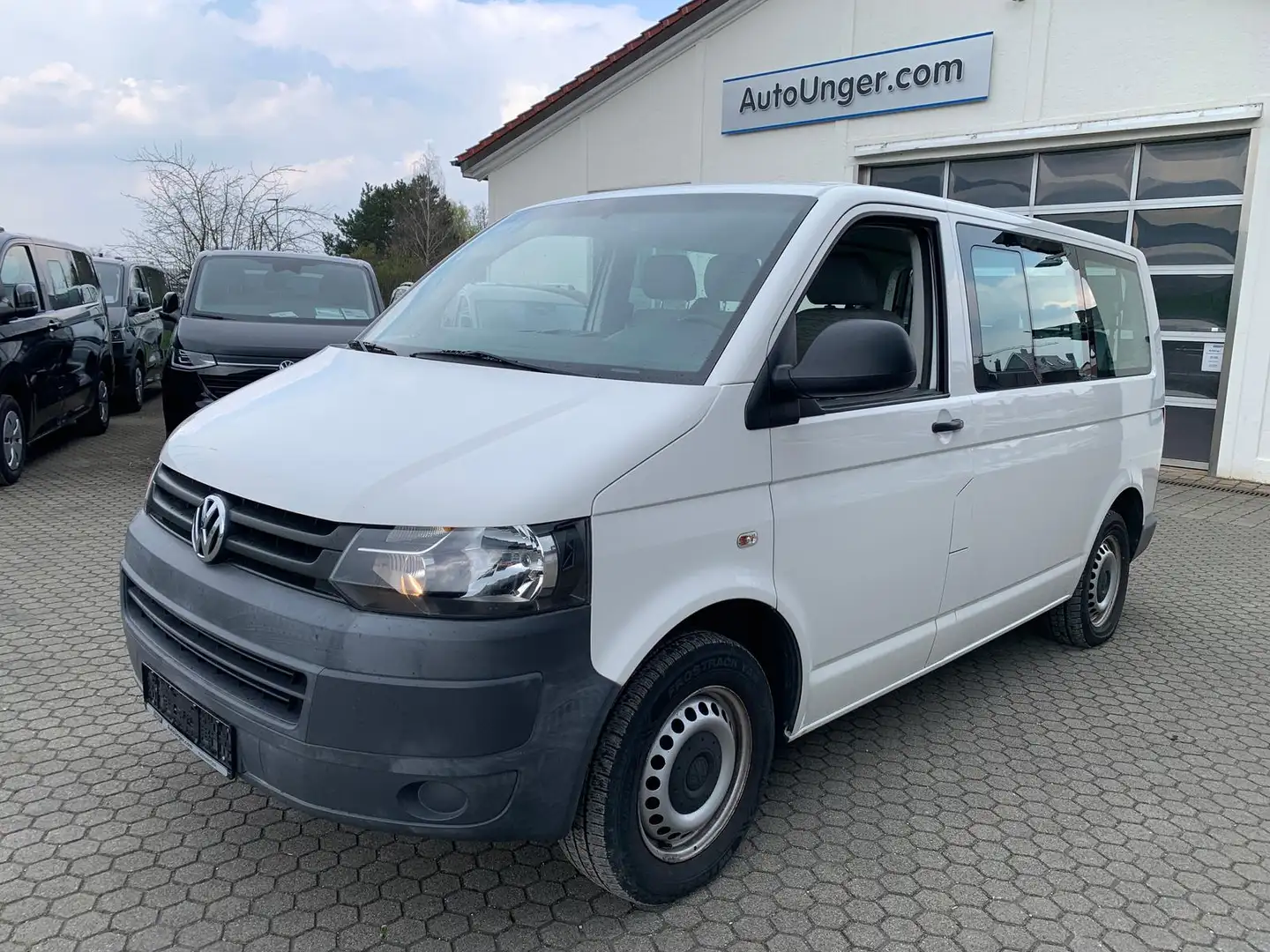 Volkswagen T5 Kombi Transporter Kombi kurz 8/9Sitzer Klima Navi AHK Blanco - 1