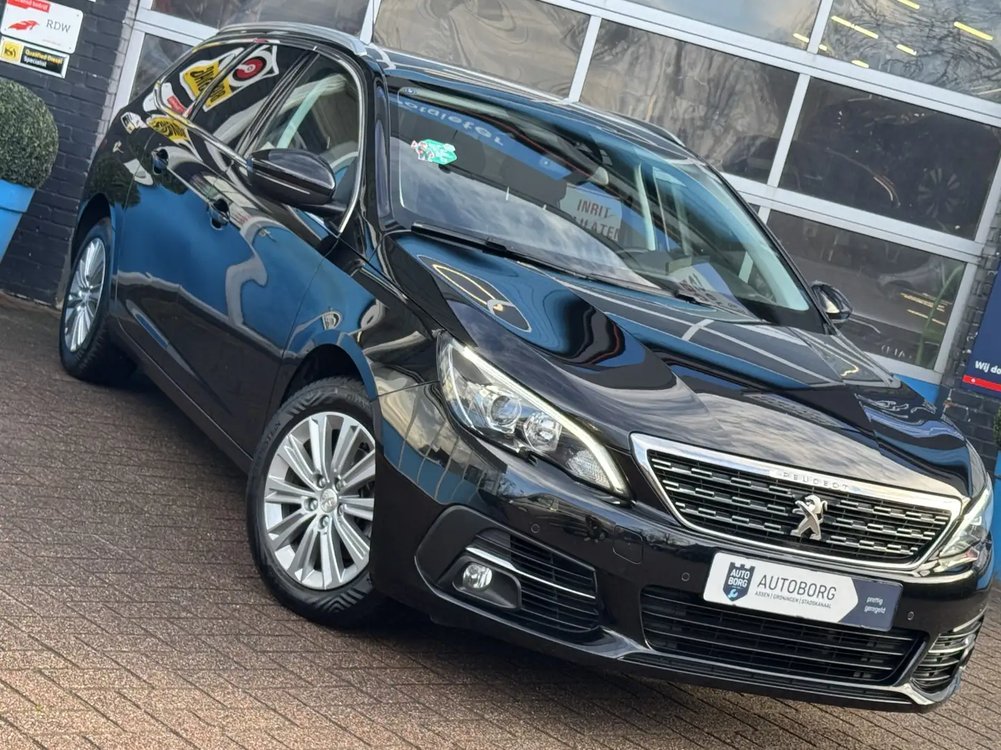 Peugeot 308 SW 1.2 PureTech Blue Lease Premium GRATIS Afleverp Zwart - 2