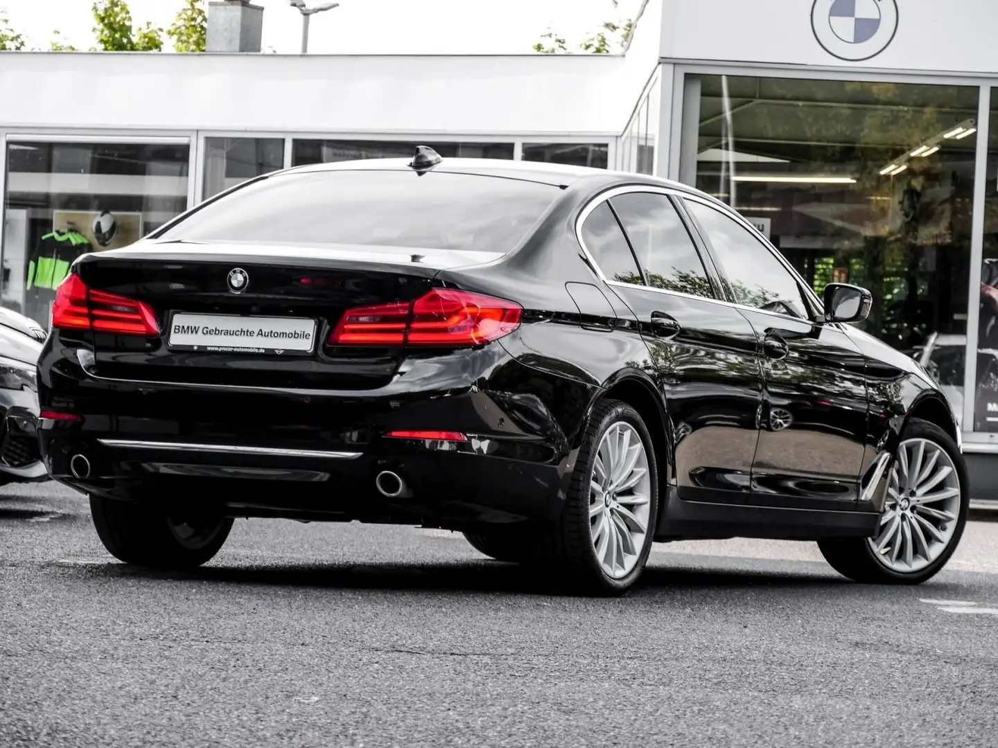 BMW 520 d LUXURY LINE+H/K+HuD+DA+360°+GLASDACH Zwart - 2