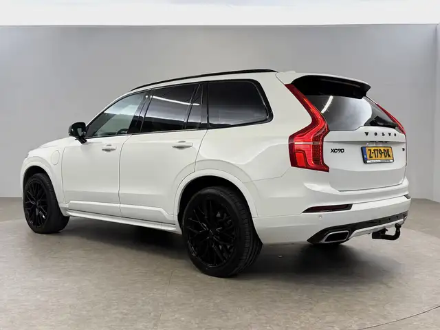 Volvo XC90 view 3